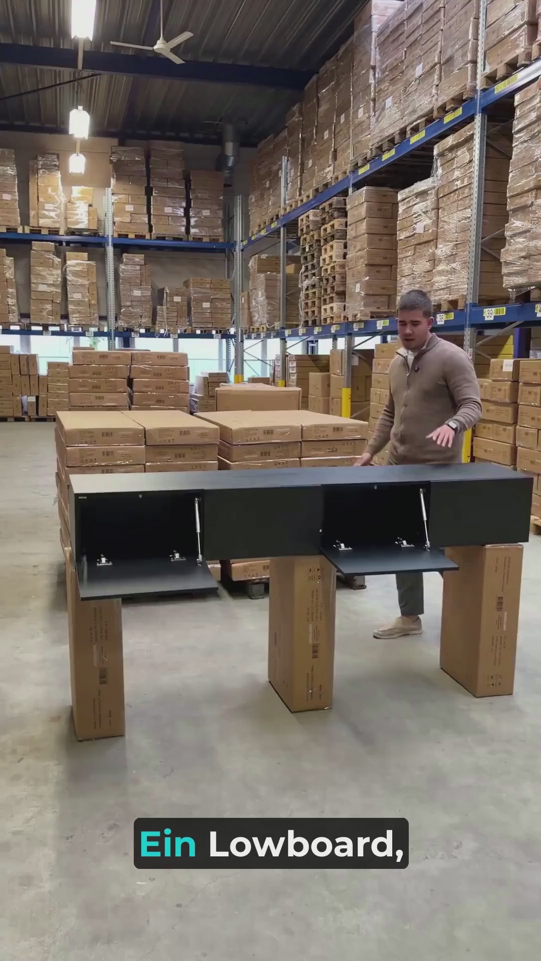 Video laden: Mora Fernsehschrank | Hängend &amp; Stehend | TV Lowboard 240 cm Matt Weiß